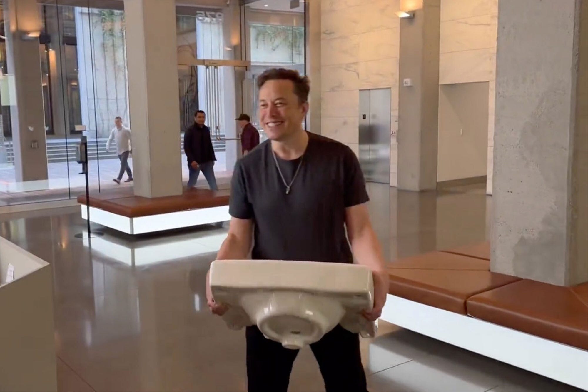 Technology News: Elon Musk Completes $44B Twitter Takeover, Begins Firing  Execs » News 13 Sports